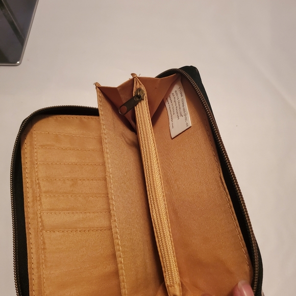 RFID Leopard Wallet/Wristlet - Picture 4 of 4